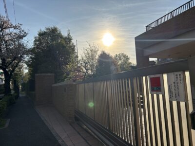 サレジアン国際学園目黒星美小学校に祝電を届けてまいりました。（2026年春）