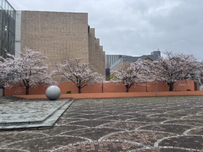 洗足学園小学校・洗足学園大学附属幼稚園 に祝電を届けてまいりました。（2026年春）